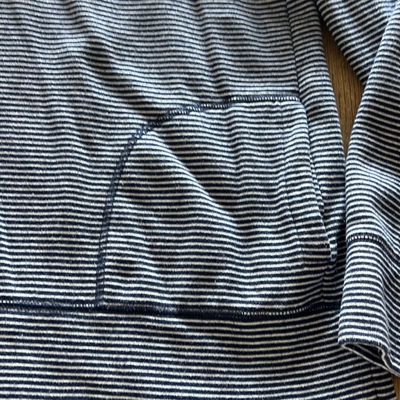 Vineyard Vines Pullover - Picture 3 of 6